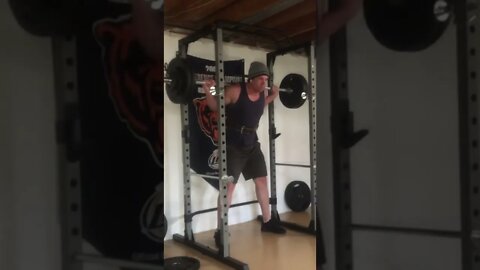 250x5 pause squat + updated gym wall #shorts