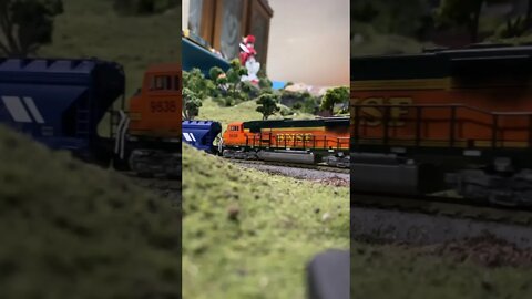 N Scale BNSF grain shortline train