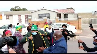 LOOK: Rousing welcome for Gugulethu rugby legend after close call with Covid-19 (yDy)