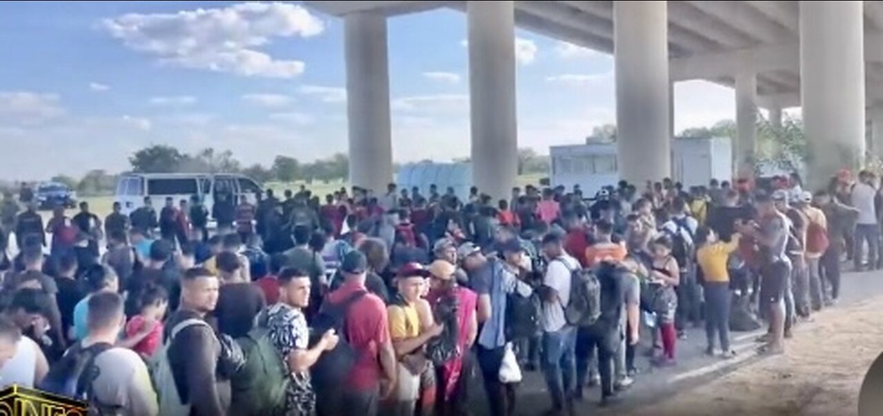 🆘 Alex Jones on the invasion at Southern Border