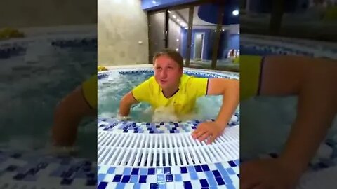 🤢 Pârț în jacuzzi 🤽🏻 Farts in pool 🌊 #shorts by #melimi #shorts
