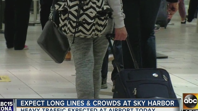 Expect long delays at Sky Harbor during holidays