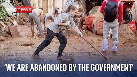 Spain floods: Volunteers help rescue attempts as government announce largest peacetime mobilisation