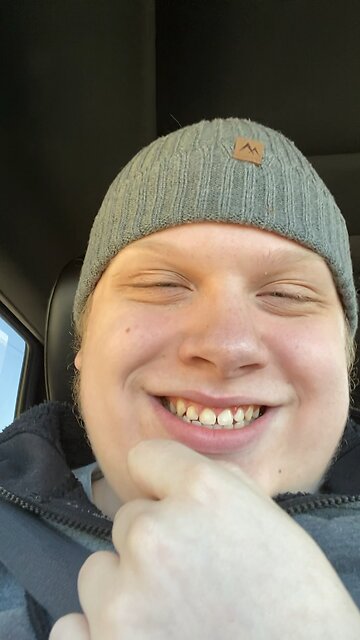 my mom is acting crazy and we are just playing around 😂😂