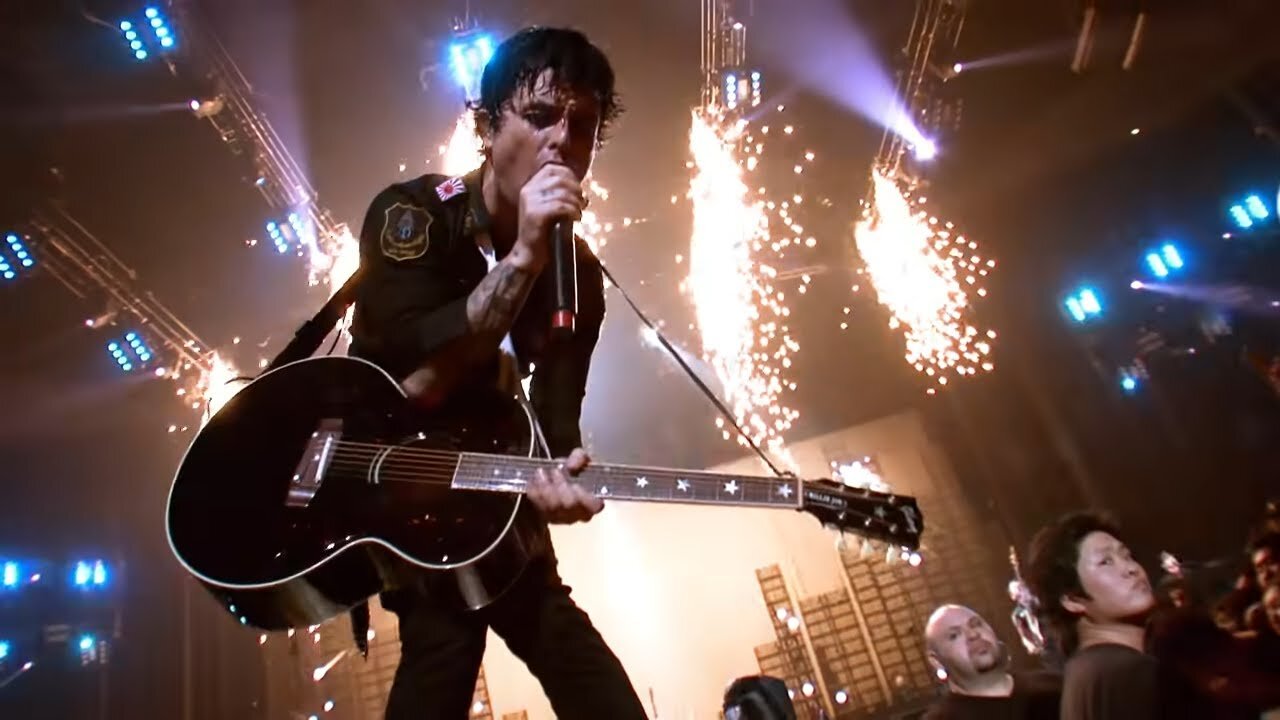 Green Day - 21 Guns [Official Music Video]