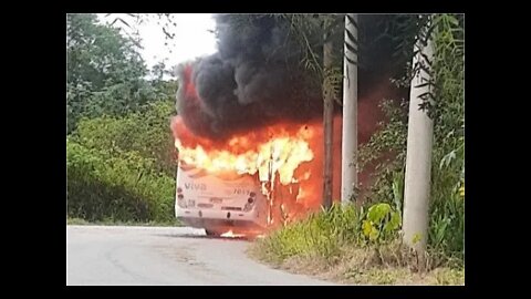 Ônibus do transporte coletivo são incendiados por criminosos em Pinda