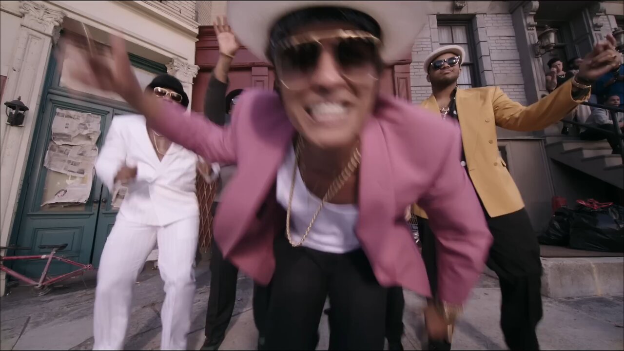 Mark Ronson - Uptown Funk (Official Video) ft. Bruno Mars