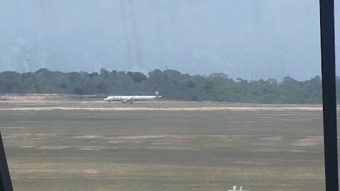 Embraer 195 PR-AXS pousa em Manaus vindo de Belém do Pará eSantarém