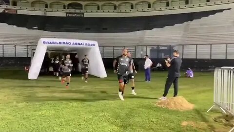 Time do Vasco entrando em campo para enfrentar o Atlético Goianiense