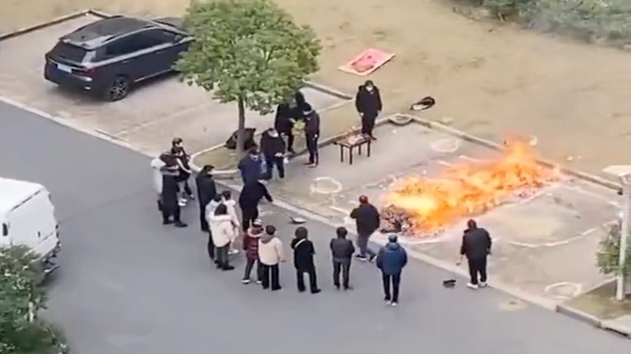 Bodies burned in streets of China with funeral homes overwhelmed