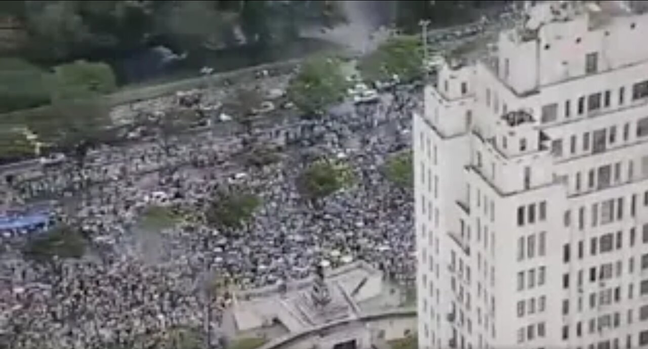 BRAZIL IS EXPLODING-MILLIONS PROTESTING ON THE STREETS-BRASIL ESTÁ EXPLODINDO - MILHÕES PROTESTAM