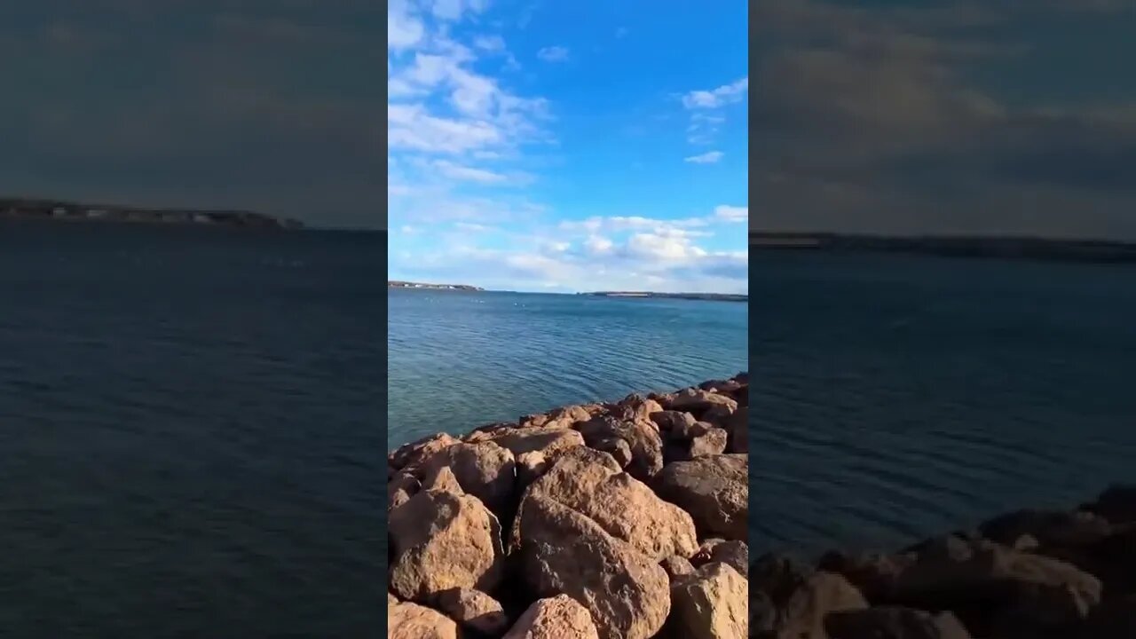 Dolly zoom of beautiful water