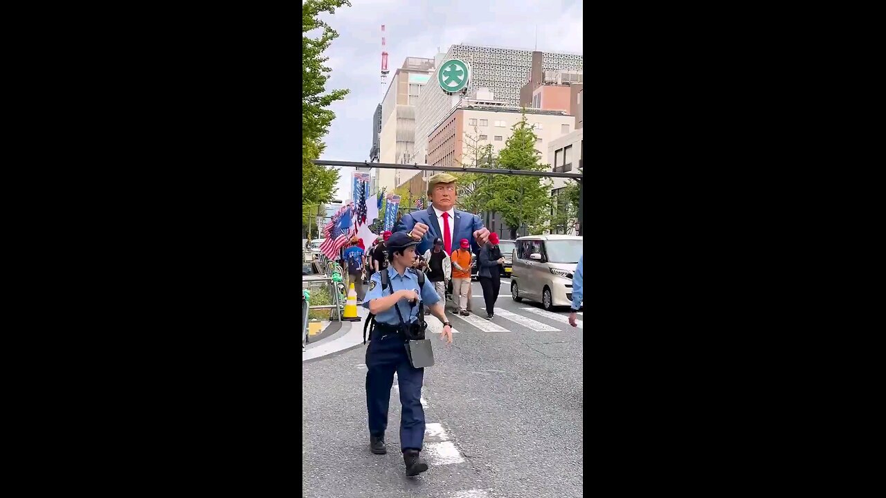 JAPAN 🇯🇵 Talking President Trump float spotted at a parade.