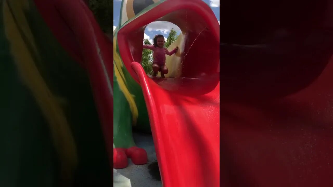 FIQUEI COM MEDO DE BRINCAR NO ESCORREGADOR / I WAS AFRAID TO PLAY ON THE SLIDE / VERY FUNNY 2021 TOP