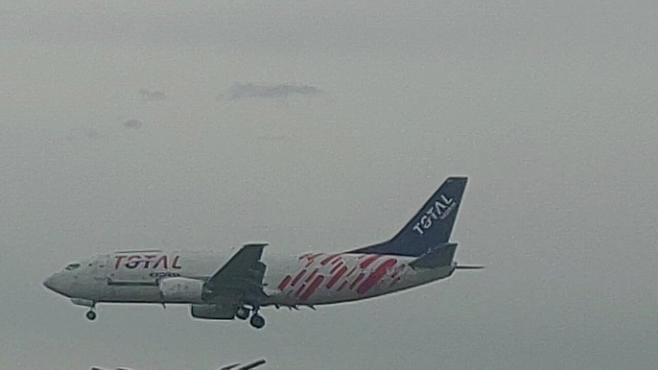 Airbus A320NEO PR-YRD vindo de Campinas,Boeing 737-300F PS-TOT vindo de Guarulhos para Manaus