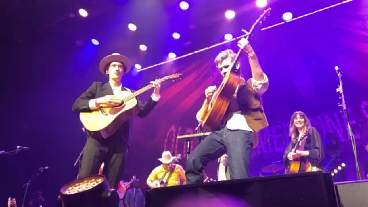 Old Crow Medicine Show performance of “Wagon Wheel” at Ryman on Saturday 12/30/2023