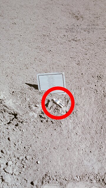 Som ET - 45 - Moon - Apollo 11 and 15 - Memorial at the final LRV