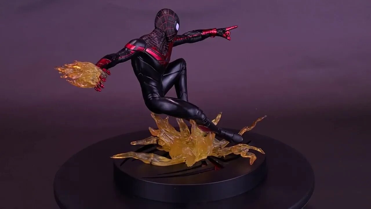 Diamond Select Spider-man Gamerverse Miles Morales PVC Diorama Statue @The Review Spot