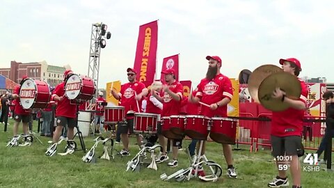 Fans take in NFL Draft Experience ahead of draft