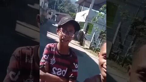 ESSE MOLEQUE E MEGA ENGRAÇADO PENSA NUM CARA ZOEIRO ( MEME ) ( MEMES ) ( VIRAL ) #shorts #rindo