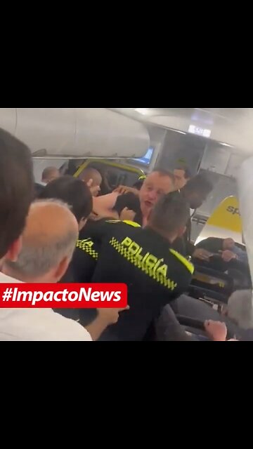 Spirit Airline Passenger Punches Cop While Getting Tossed From Plane