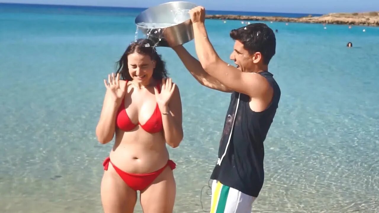 Challenging Hot Sexy Teen Girls At the Beach