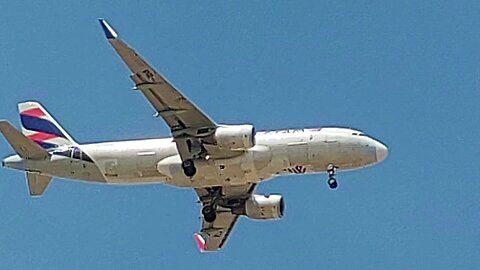 Airbus A320 PR-TYA coming from Natal,Airbus A320 PR-MYX from Teresina to Fortaleza