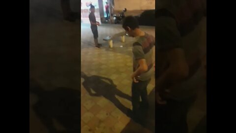 Pai, sabe fazer isso aqui com o pé?