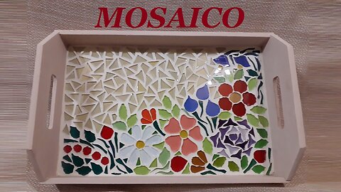 MOSAICO COM FLORES - BANDEJA MOSAICO COM PASTILHAS DE VIDRO @lucibuzo