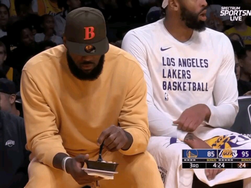 LeBron James Gets Called Out By Lakers Great For Eating During A Game!!!