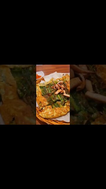 #shorts #hungry #cooking #food Korean Seafood and green onion pancake!