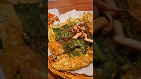 #shorts #hungry #cooking #food Korean Seafood and green onion pancake!