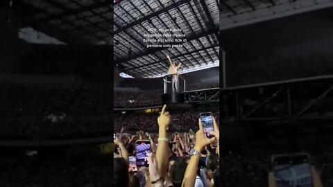 CESARE CREMONINI DELIRIO AL SAN SIRO DI MILANO