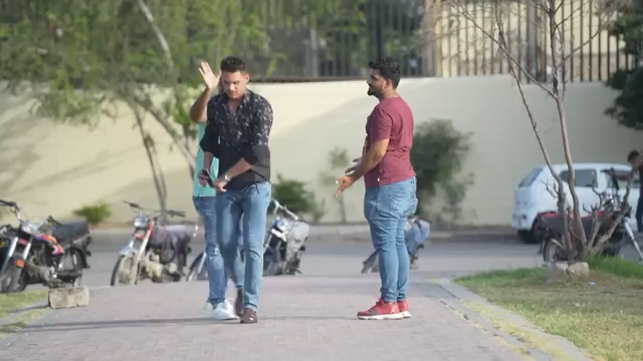 Slapping prank😅in park