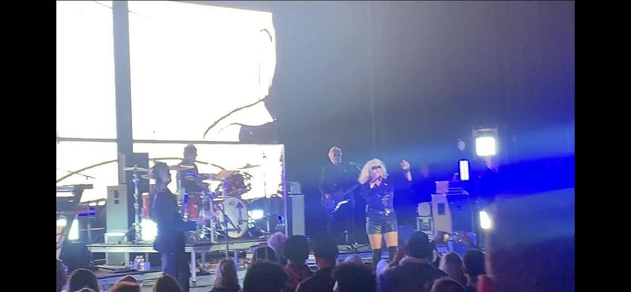 Blondie ~ Hanging on the Telephone ~ Greek Theatre