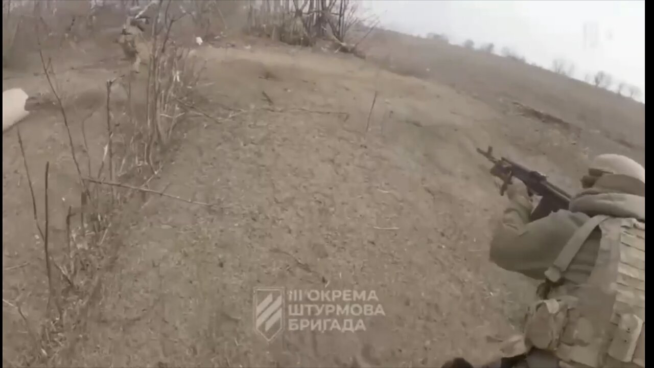 Ukraine War Footage: full combat assault on Russian held position in Ukraine