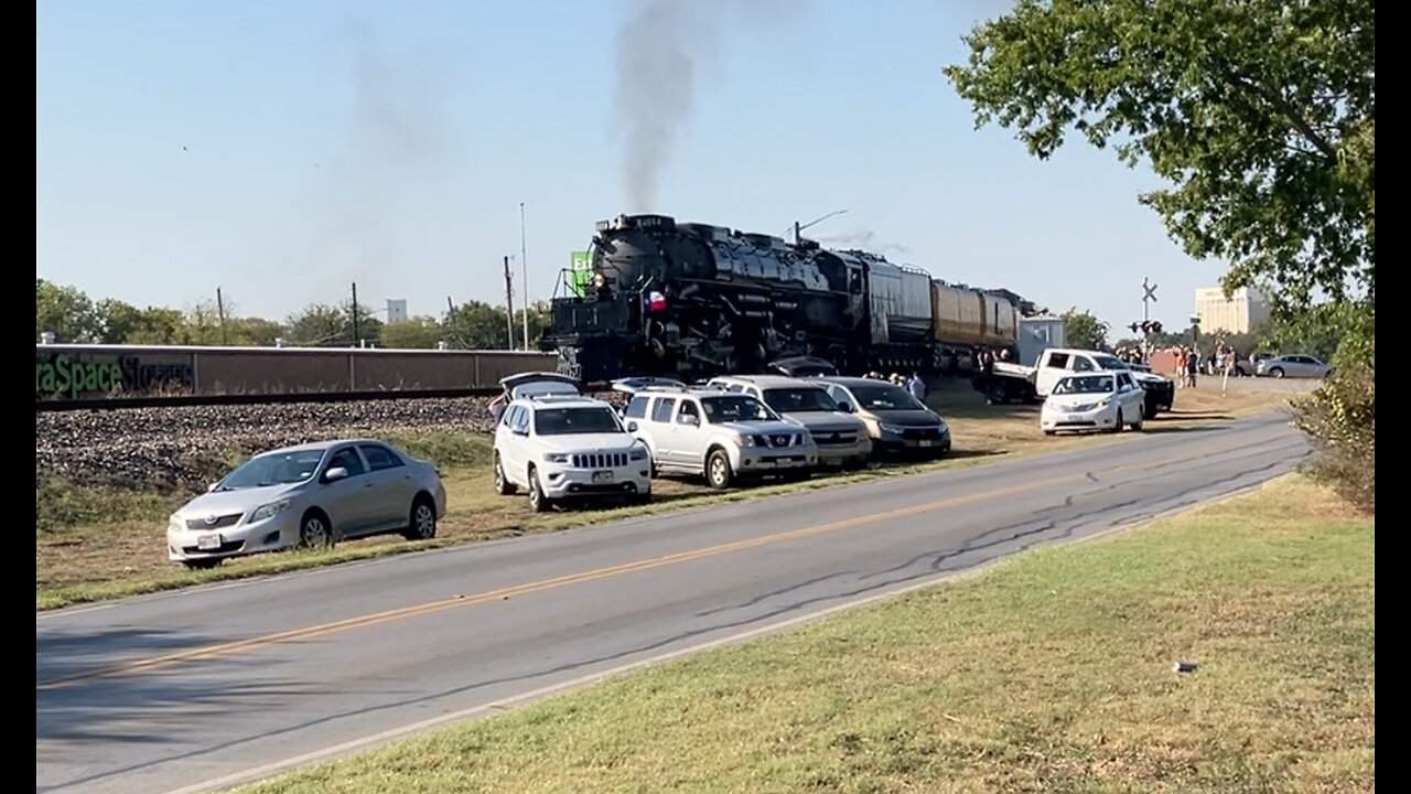 UP 4014 going thru Denton TX