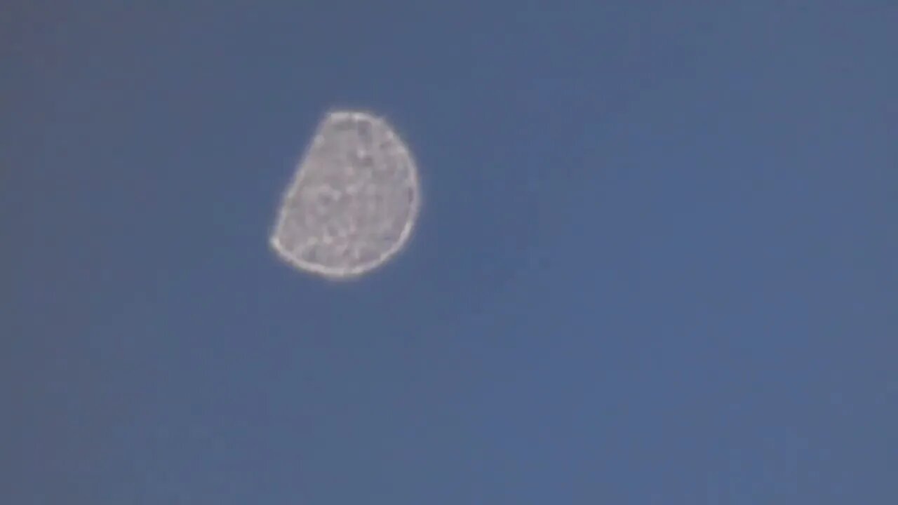 Passenger Films UFO Portal on Commercial Flight