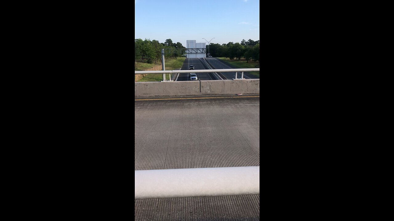 Bridge Traffic Peeper