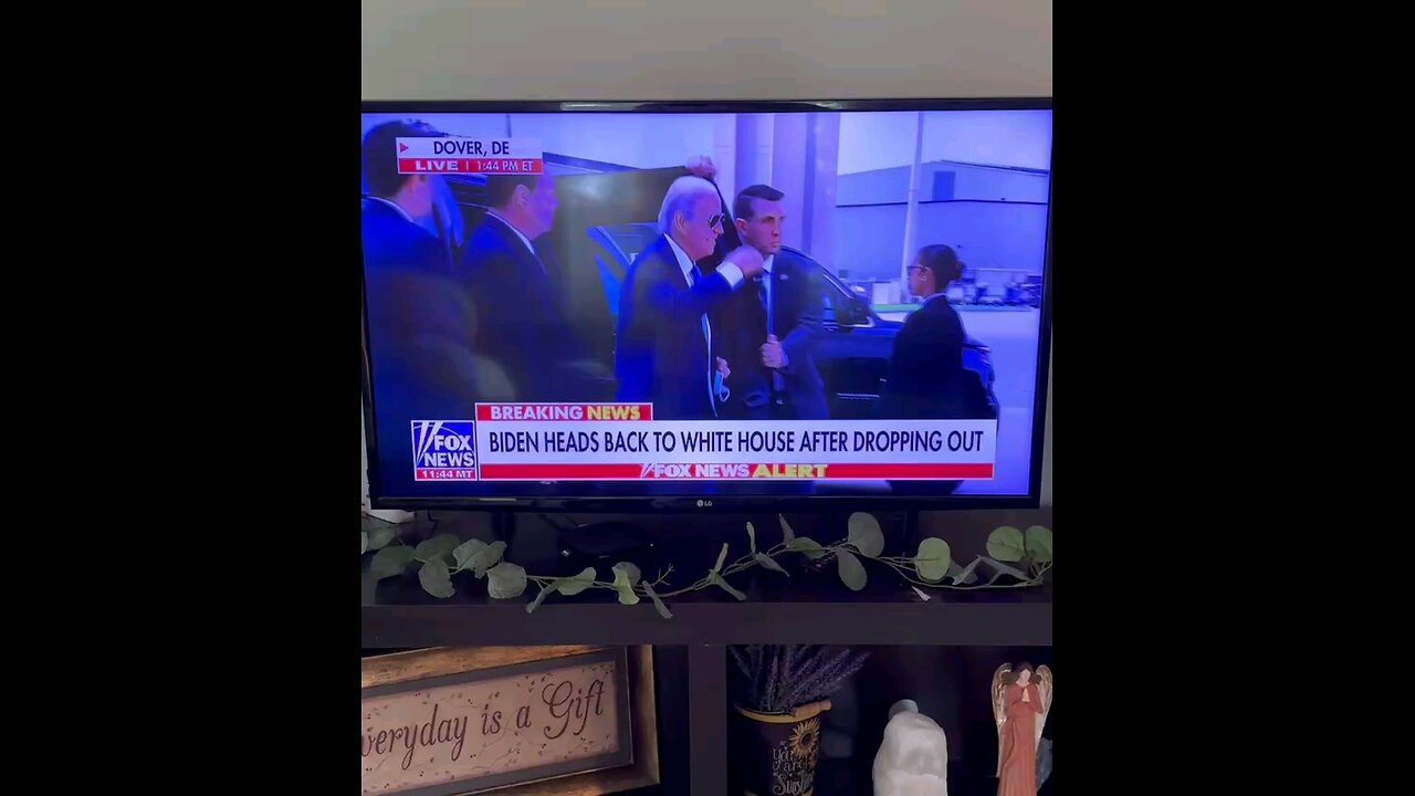 Look closely ☝🏼 EVERYTHING is a comm the biden is holding a mask. all will be revealed