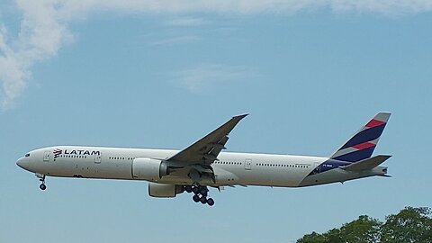 Boeing 777-300ER PT-MUH vindo de Guarulhos para Manaus