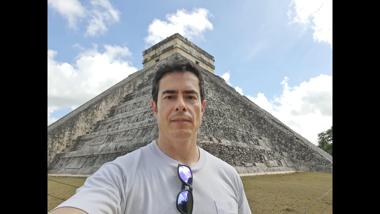 Conhecendo os mistérios de Chichen Itza presencialmente.