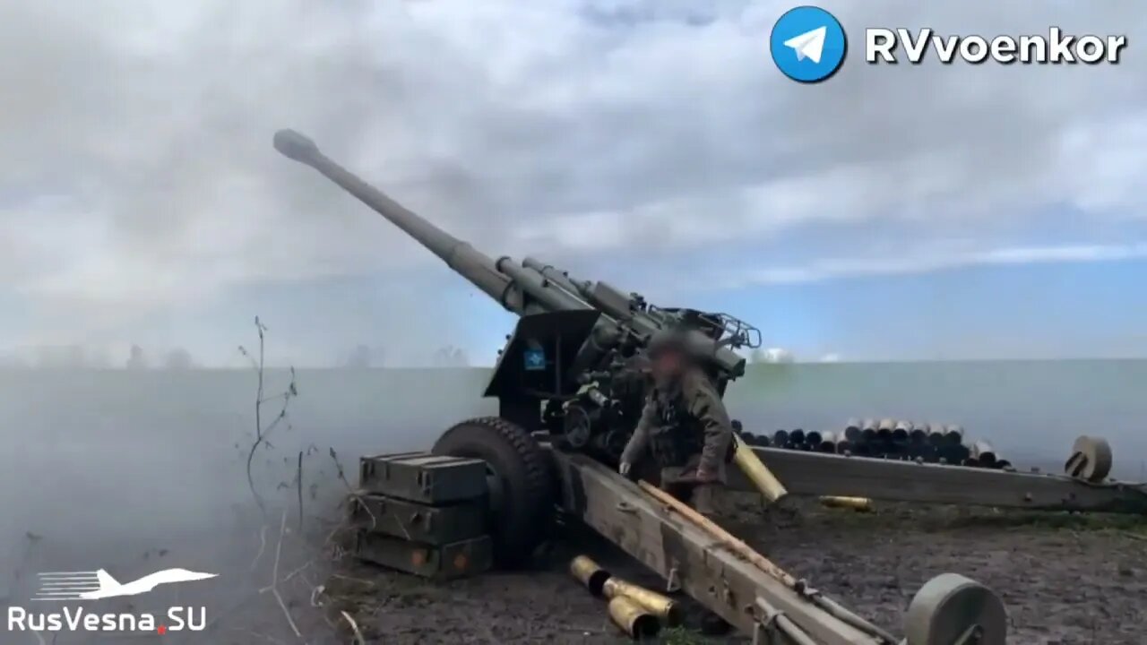 Russian Artillery "Msta-S" 2S19 Hitting Ukrainian Positions