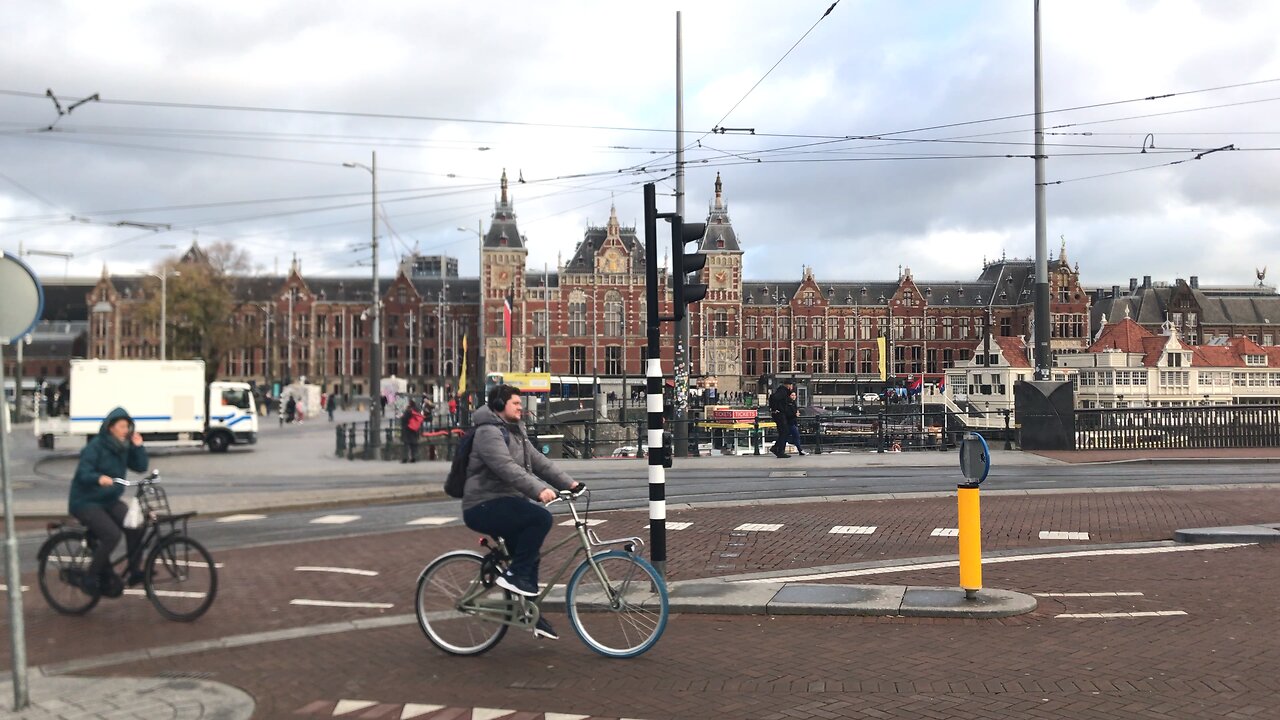 Exploring the Vibrant Streets of Amsterdam