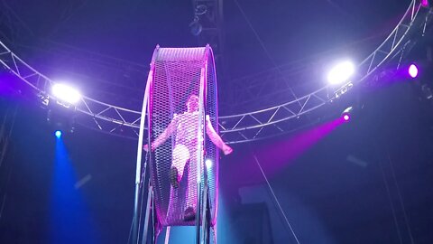 CIRQUE MONTE CARLO TRAPEZE