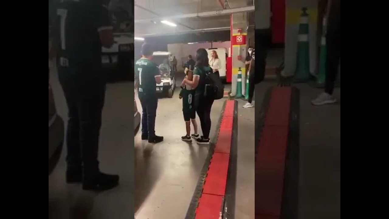 (vídeo do menino) Calleri derrubando o celular de palmeirense