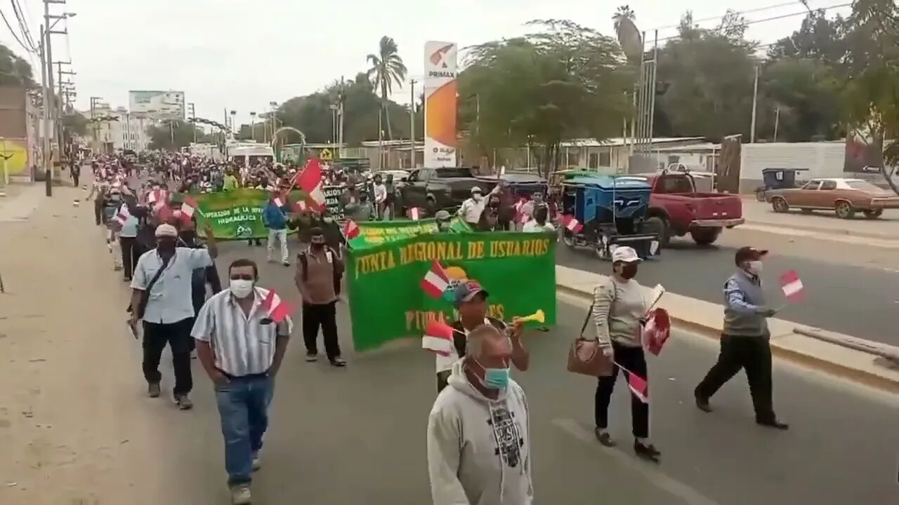 Peruvian farmers also get up and march towards the seat of government in Piura