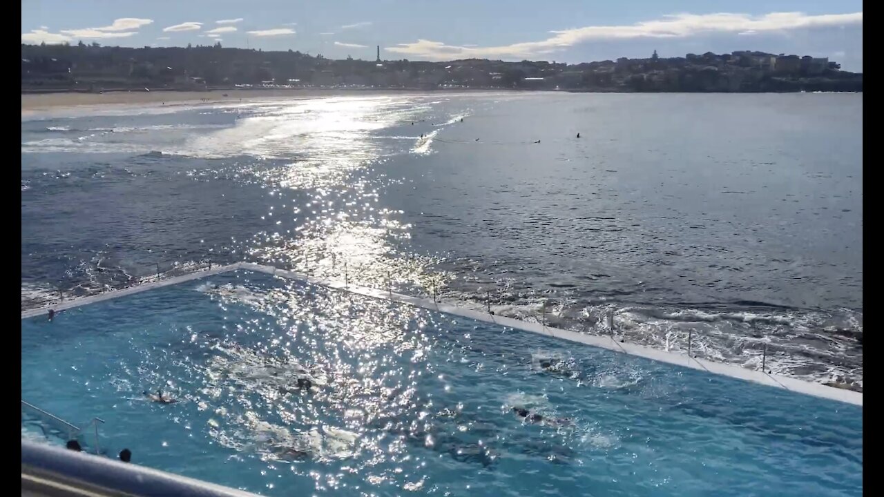 Bondi beach walking tour of my neighbourhood - Bondi Beach, Sydney, Australia 😎⛱🏄‍♀️☀️🐬