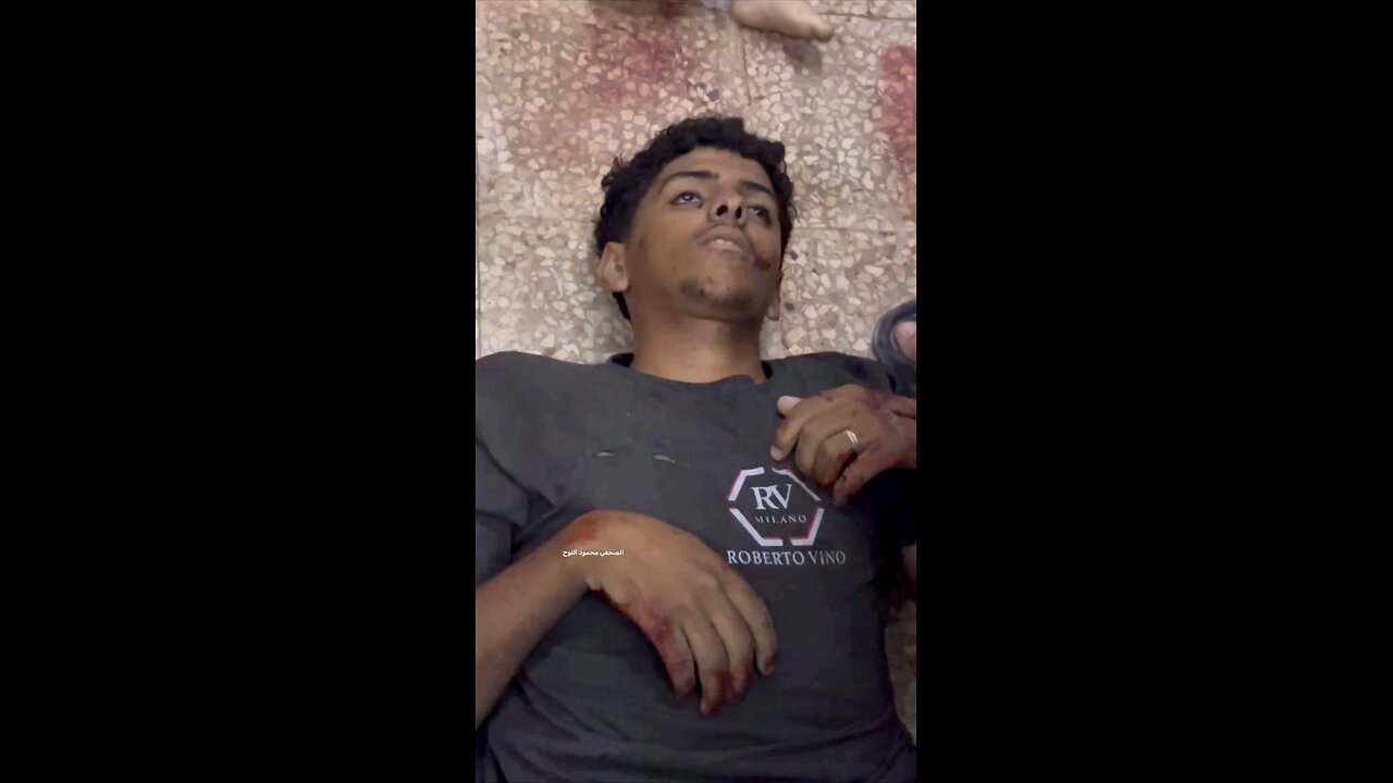 شهداء بمستشفى شهداء الأقصى في دير البلح وسط القطاع بفعل القصف الإسرائيلي المستمر على منازل المواطنين