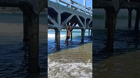 "Siempre Andas Metido en el Gimnasio. ¿Por Qué No te Tomas un Día Libre para Relajarte?" 🤔